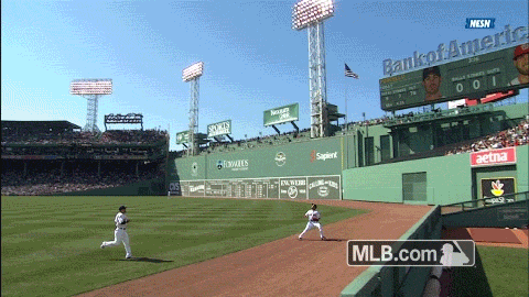 041315_bos_betts_catch_med_9die9zem