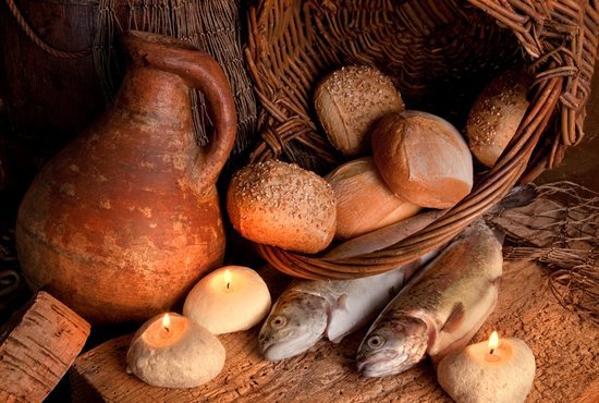 iStock-Studio-Annika_LoavesFishes